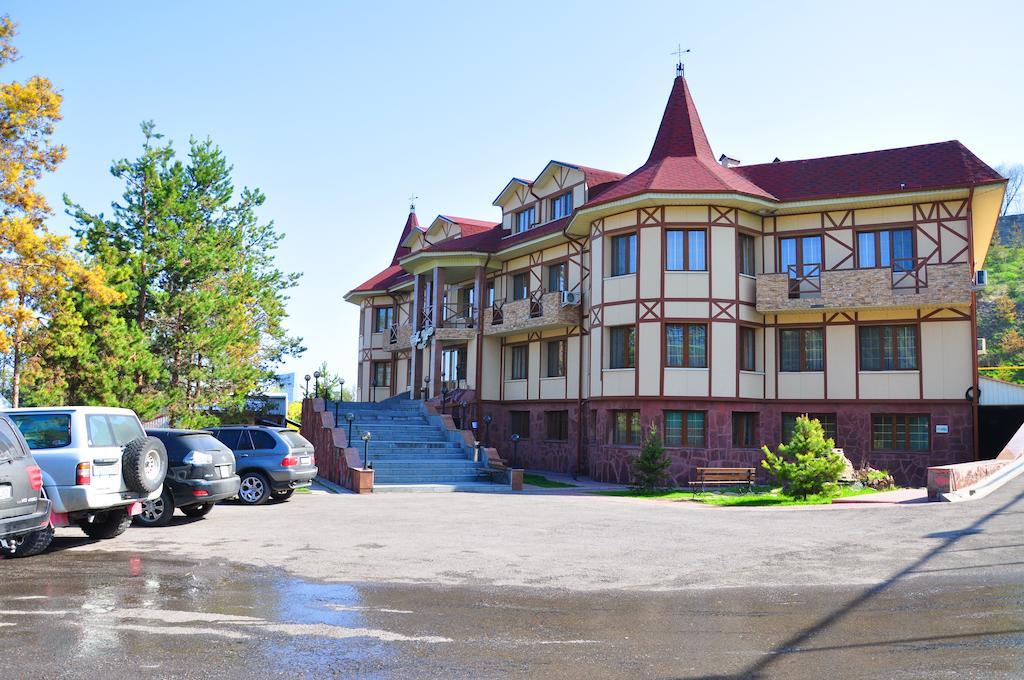 Alpen Ville Almaty Exterior photo